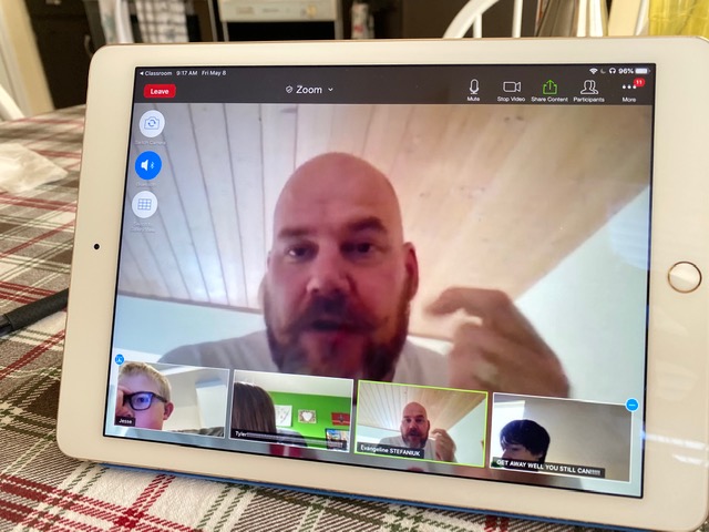 4sFantastic's tweet photo. Friday Guest Speaker: @RobStefaniuk Improvisor extraordinare! 
This morning was full of belly laughs &amp; 1) it is ok to make mistakes 2) power of staying positive &amp; 3) the Magical Kingdom of Socks! 
Thanks for helping us tap into our creative side Rob!!  @FoothillsAC https://t.co/Rly6OJhk7W