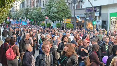 Nun queremos tornar a la normalidá, queremos algamala. L’asturianu llingua oficial #DiadeLesLletresAsturianes #oficialidá #YoTuvi #SemeyaMani