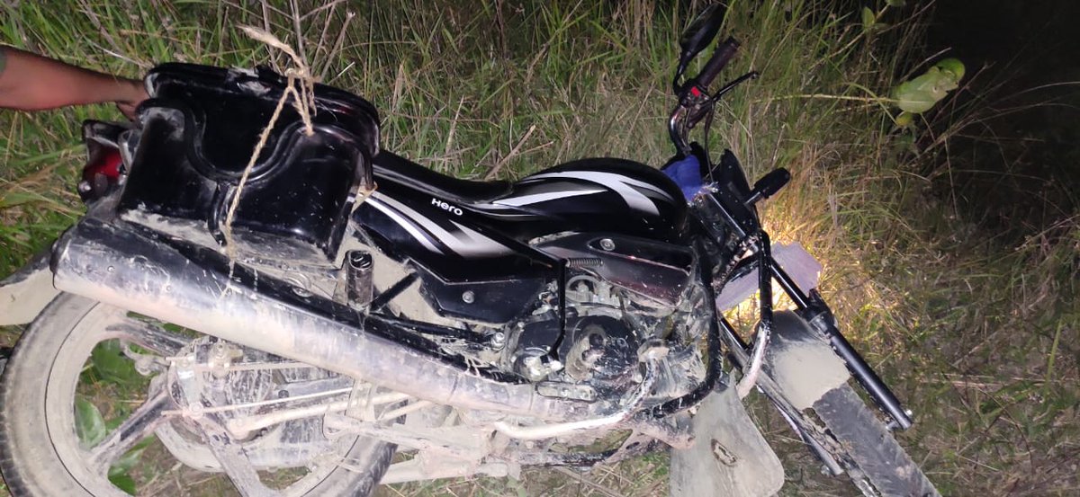 bahraichpolice's tweet image. #SpBahraich डॉ0 विपिन कुमार मिश्र के निर्देशन में 25 हजार का इनामिया अभियुक्त सहित 02 शातिर अभियुक्त थाना कैसरगंज पुलिस द्वारा मुठभेड़ में गिरफ्तार,मुठभेड़ के दौरान पैर में गोली लगने से हुए घायल। #crackdownupp @Uppolice @AdgGkr @digdevipatan