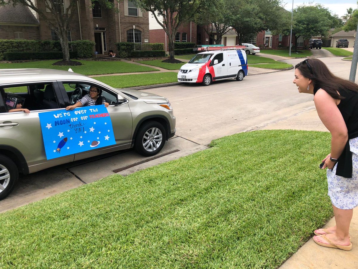 verobreto's tweet photo. We love our Hamilton teachers!!! They are out of this world! ❤️💙❤️💙❤️💙 Thank you for all the love, kindness and hard work! #hamiltonpride #TeacherAppreciationWeek2020 @MeredithTobler @MrsMandySchaef @Hamilton_Lions https://t.co/GPf72ktXD4
