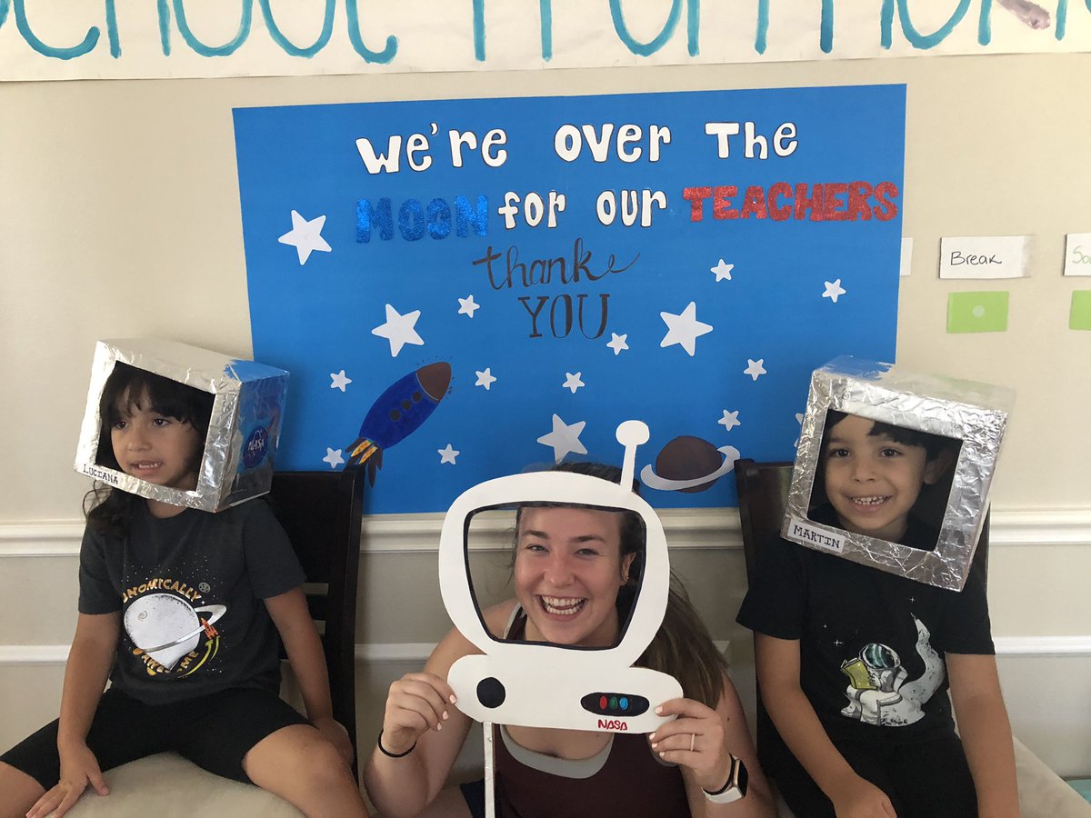 verobreto's tweet photo. We love our Hamilton teachers!!! They are out of this world! ❤️💙❤️💙❤️💙 Thank you for all the love, kindness and hard work! #hamiltonpride #TeacherAppreciationWeek2020 @MeredithTobler @MrsMandySchaef @Hamilton_Lions https://t.co/GPf72ktXD4