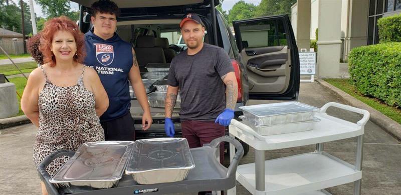 HarrisCoPct2's tweet photo. Precinct 2 is #HOTMEALFRIDAY READY! Our #smallbusinesses have arrived with hot meals at our #CommunityCenters and are ready for YOU to stop by. Please remember this is on a first come, first serve basis and in a drive-thru style. Don’t miss out! #Pct2Strong #SupportingLocal https://t.co/Aba09vfDKq