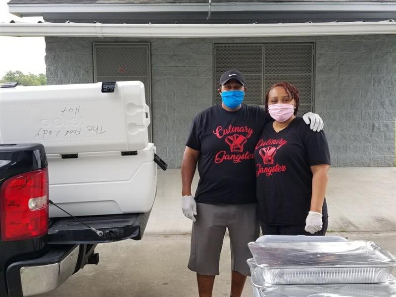 HarrisCoPct2's tweet photo. Precinct 2 is #HOTMEALFRIDAY READY! Our #smallbusinesses have arrived with hot meals at our #CommunityCenters and are ready for YOU to stop by. Please remember this is on a first come, first serve basis and in a drive-thru style. Don’t miss out! #Pct2Strong #SupportingLocal https://t.co/Aba09vfDKq