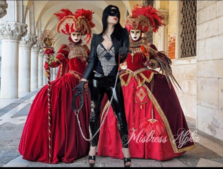 mistressalpha1's tweet photo. "Nascondi ciò che sono e aiutami a trovare la maschera più adatta alle mie intenzioni" (William Shakespeare).
#femdom #latex #GoddessLife #bdsm 
@rt_feet @FemdomItalia  @MistressMilano @RT_Slave @femdomlandia @moneyslaves https://t.co/0USVIIb0IT