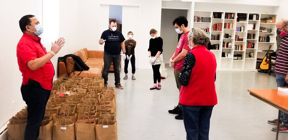 sendrelief's tweet photo. We love seeing churches stepping up to meet needs in their community! 🙌 When they learned their local food pantry was running short on supplies, volunteers from @MaranathaNYC quickly responded by filling nearly 100 bags with groceries for those in need. https://t.co/EY3eHyzAjd