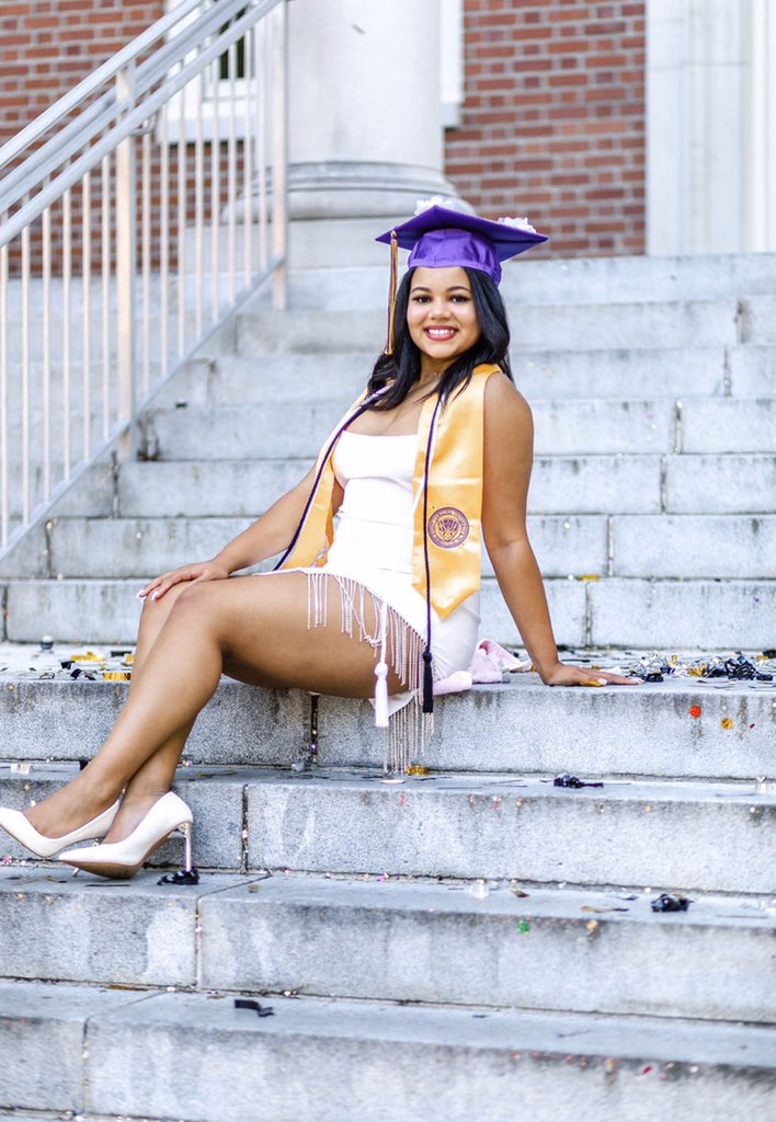 oliviajordan48's tweet image. WE DID IT #Classof2020 #ECU20 💜👩🏽‍🎓