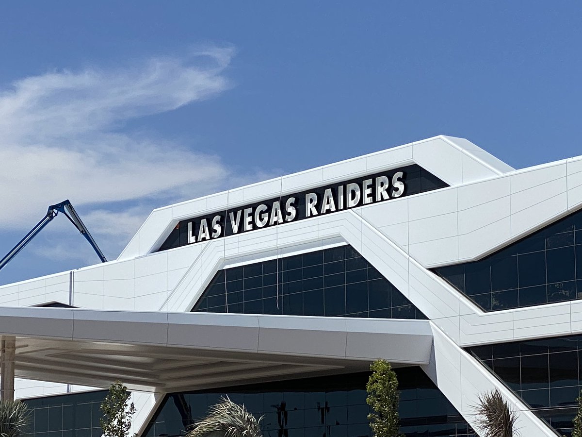 mickakers's tweet image. New signage up at the @Raiders Henderson HQ and practice facility. #vegas #raiders