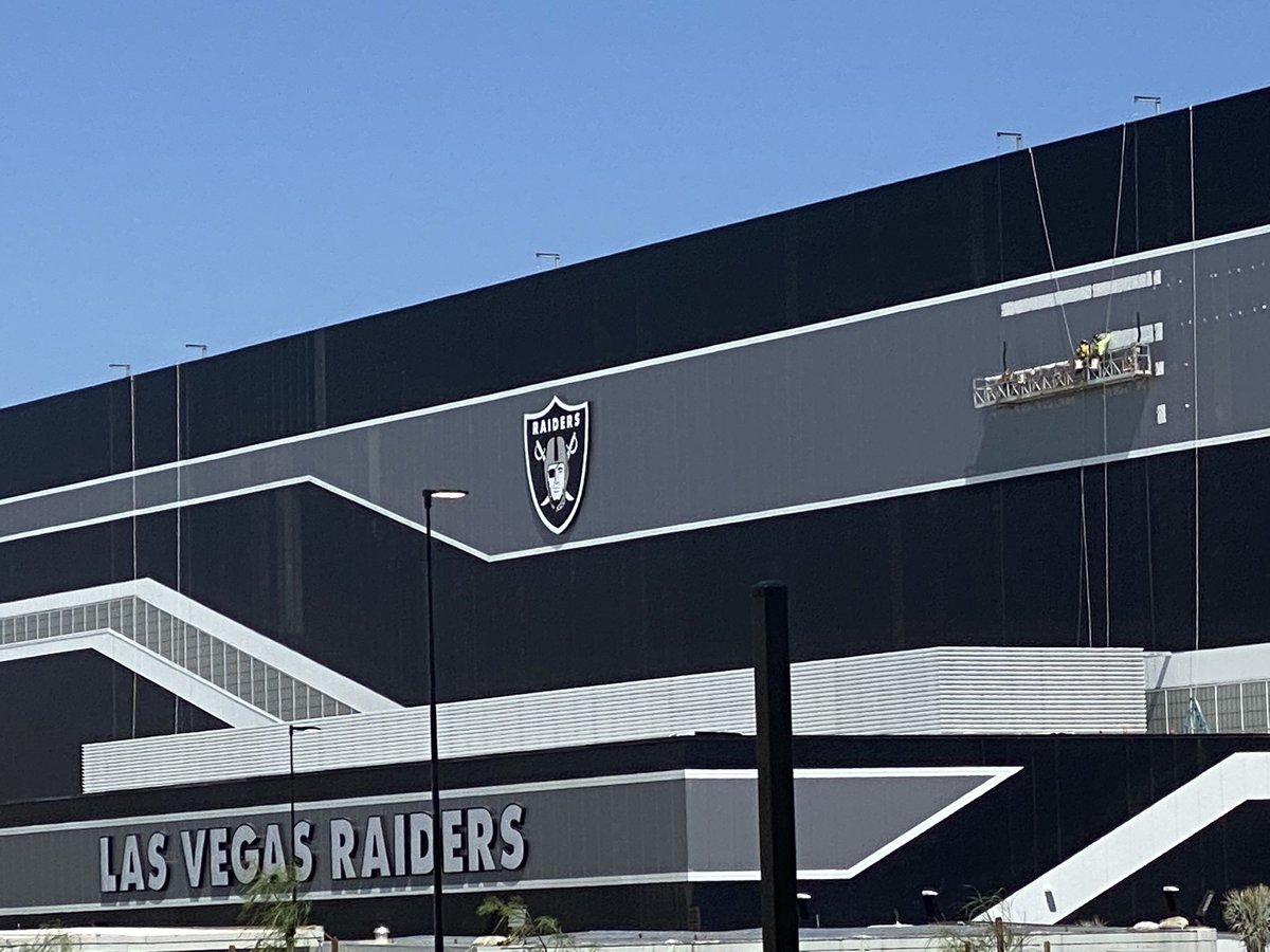 mickakers's tweet image. New signage up at the @Raiders Henderson HQ and practice facility. #vegas #raiders