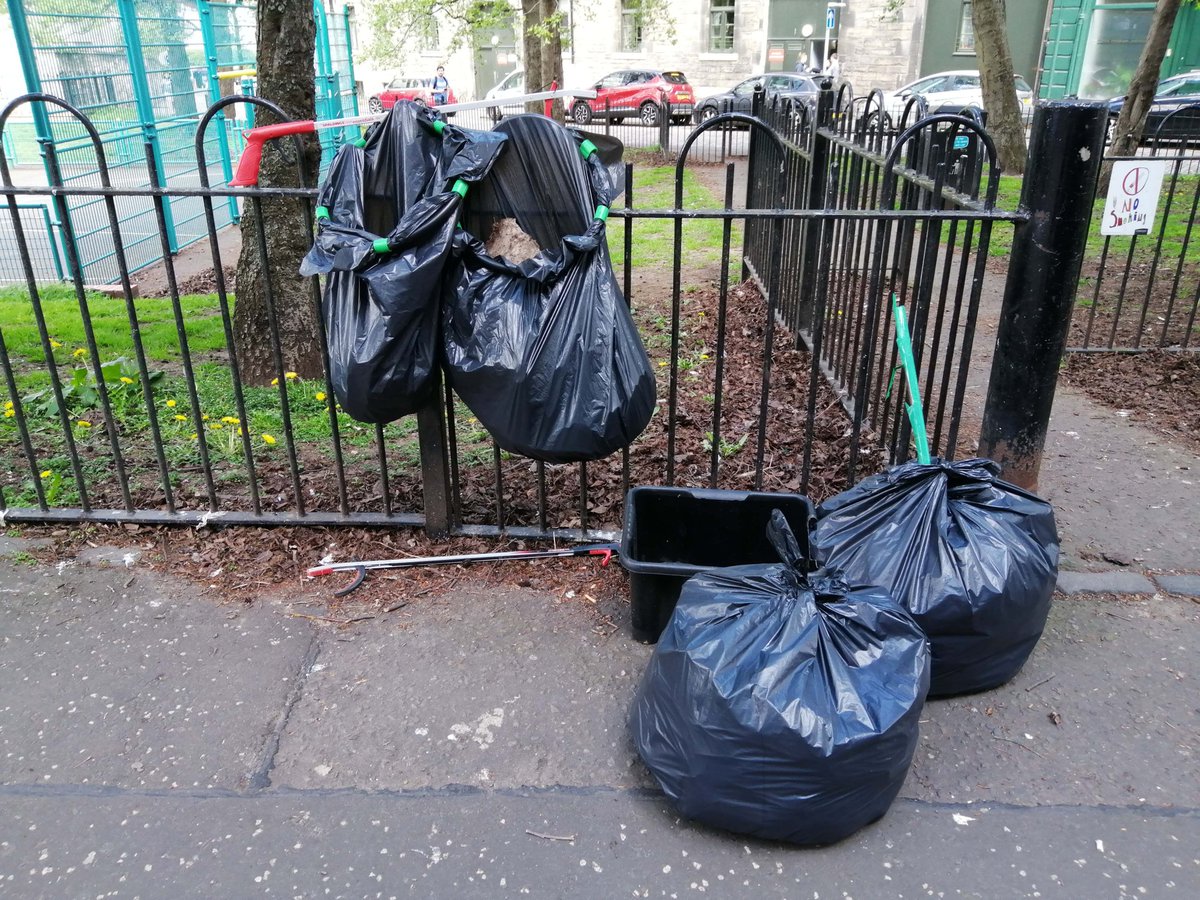 1 1/2 hour litter pick in Leith today - 4 bags of rubbish collected. More wet wipes, disposable gloves & beer cans than normal. @litterfreeleith @Robm_1979 #litter #litterpick #leithersdontlitter #Leith #Edinburgh #communityservice #lockdownactivities #dontbeatosser #ILoveLeith