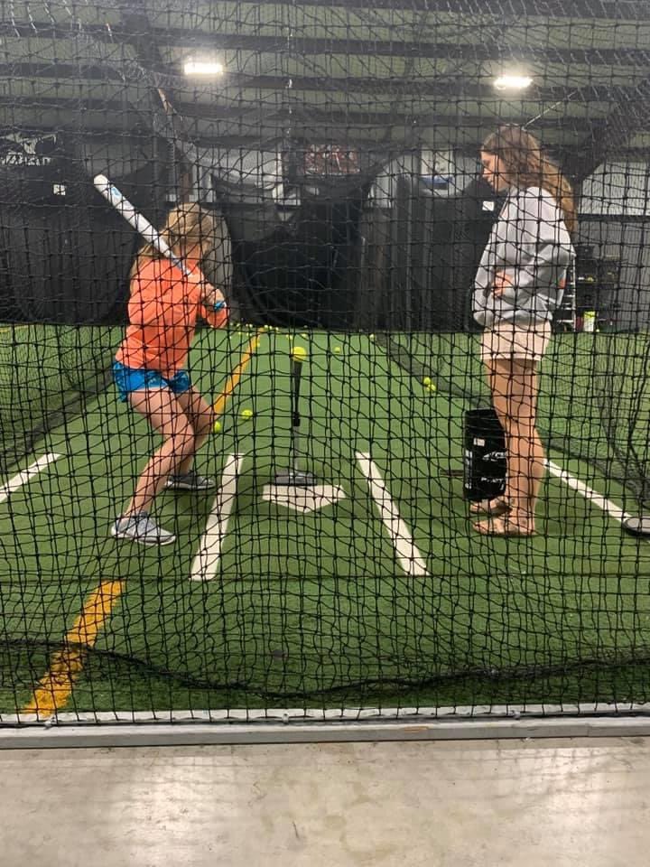 NeGirlsFPForum's tweet photo. Nebraska Quakes 10U - Daily’s P/Util, Ryann Dailey, putting in work and getting ready for softball games to finally start getting played. Keep it up Ryann!!!!
#quarantinepractice
#NEQuakesSoftball https://t.co/jcc1dz58zZ