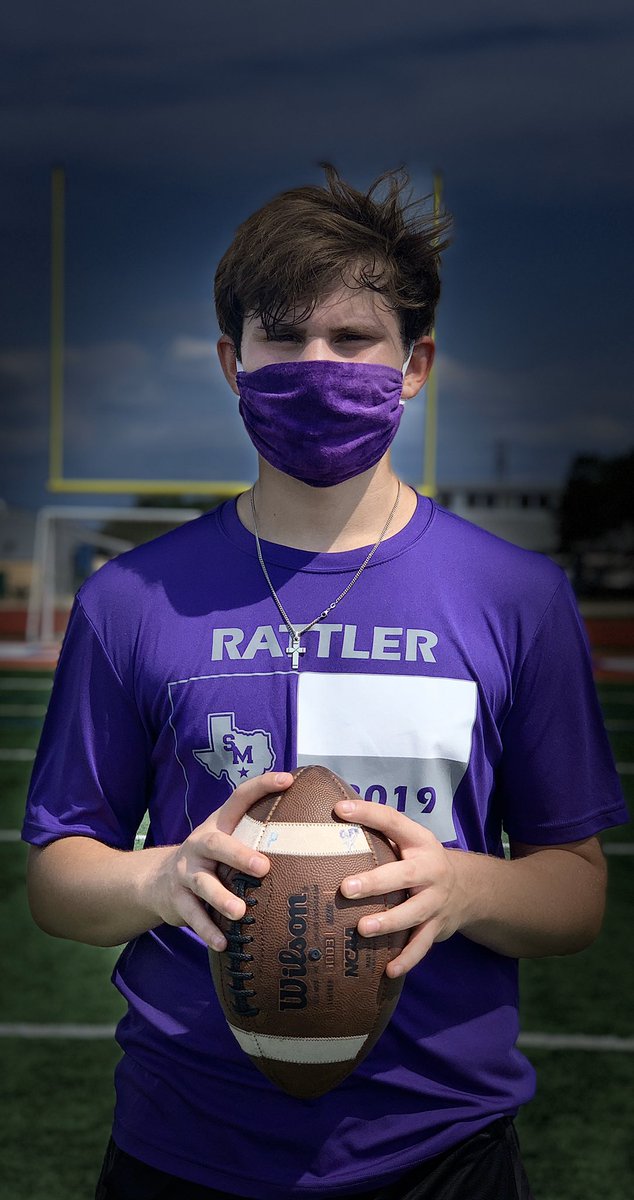 AlamoCityQBcamp's tweet photo. A Quarterback has to have an absolute devotion to WINNING ... that, is indicative by the way he works. Quarterback Isaiah DeLeon, San Marcos Rattlers, has not lost his way. ~Coach Aguilar #Quarterbacks #ACQBC https://t.co/4h2LIcD9id
