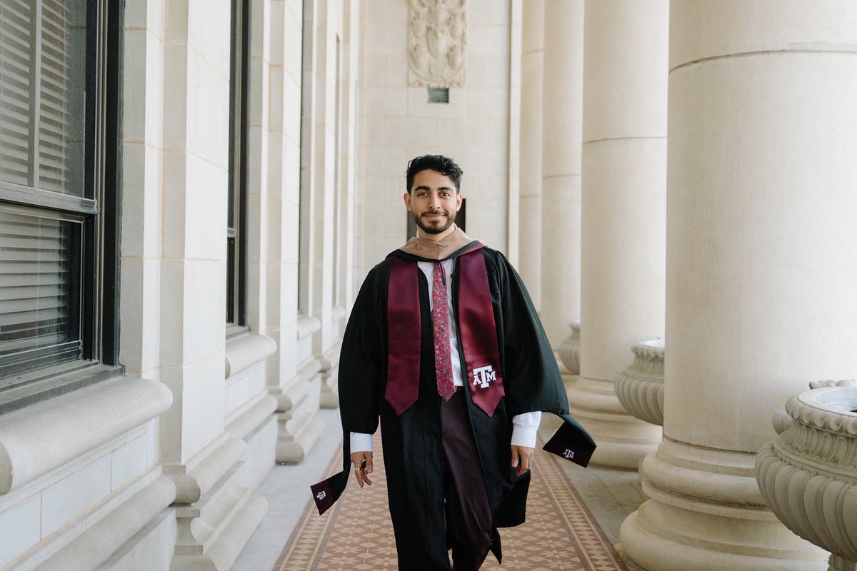 Alfredo_DLT's tweet photo. yes haha we did it! your boy graduated!! im going to miss my student discount so much!!

Bachelor’s in Accounting and Master’s in Finance https://t.co/XrrYaI1rjW