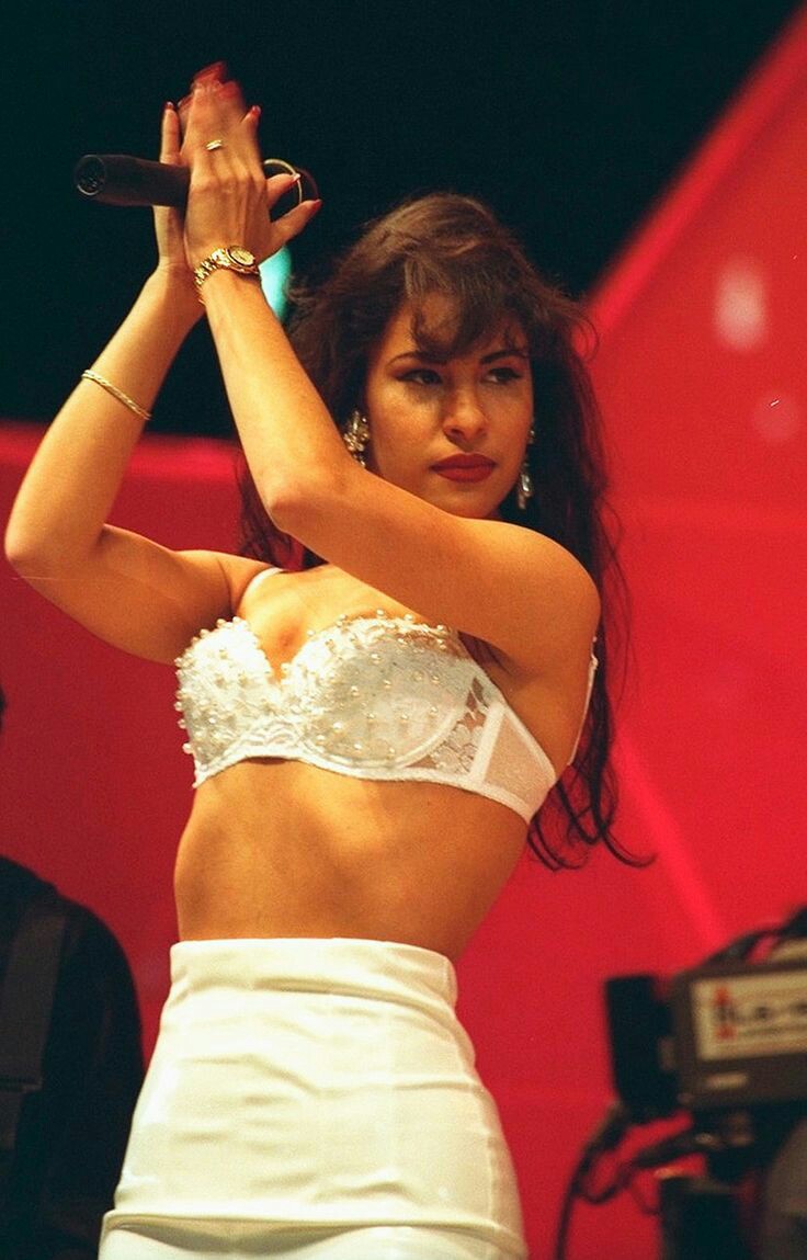 RT @pao_studynotess: SELENA QUINTANILLA FOREVER WE LOVE YOU AND I MISS YOU https://t.co/XacGIYTVU1