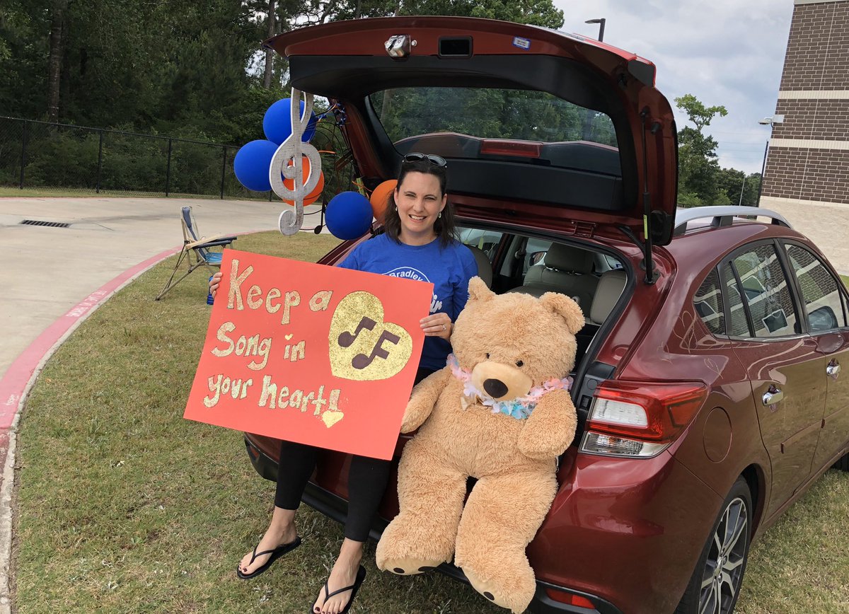 MrsFlakeMusic's tweet photo. It was so great to see our Bears and my CAMP team today at our car parade! @BradleyCISD @Bradley_Library @MrsMac_Art @MsSmith_art @coachlharrison @jessy_orlando @rrobledo1_ https://t.co/s4eIwOSUu7