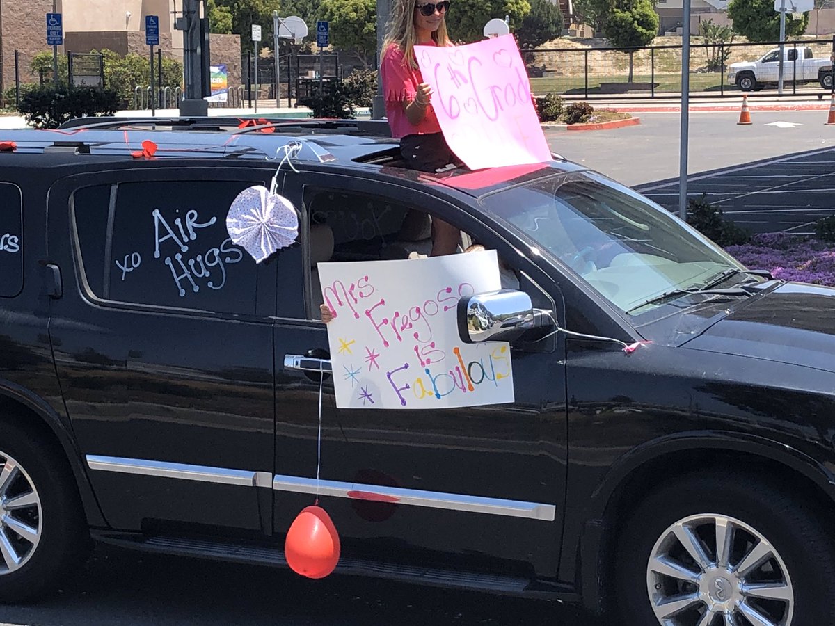 SolanaPacific's tweet image. Solana Pacific Community Parade! Such a wonderdul day to safely see our students and families! We love you and miss you! Stay healthy and happy, Sandpipers! #sbsdedu #sbsdsp