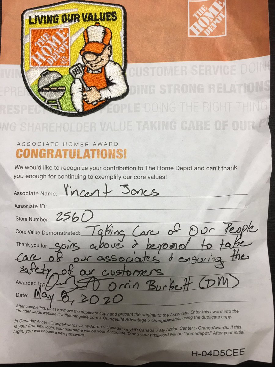 joseph48215768's tweet photo. When your DM pays the store a visit on the parking lot showing appreciation to the team  on behave of the District supporting team for all that our associates continue to do.Thank you Orrin ⁦@OrrinBurkett⁩ ⁦@PaulDeveno⁩ ⁦@DWRHRD_MA⁩ ⁦⁦@thd0063⁩ https://t.co/U2C2ZLZ3hj