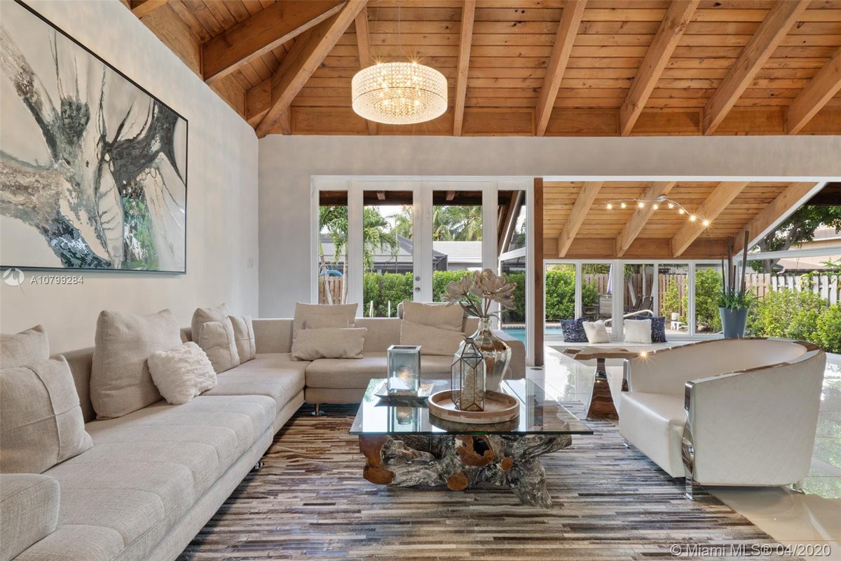 VelezPremier's tweet photo. Charming 5 BD/ 3 BA in Plantation has a lot to offer. Call/text/DM me for info.  https://t.co/phGLgqhq3F https://t.co/pjuwxW9dLt