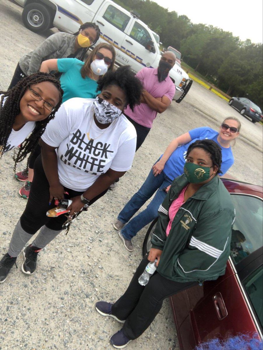 PBYoungKnights's tweet photo. Today we celebrated our dedicated staff members with a social distancing tailgate lunch! A great time was had by all as we talked, laughed, danced, and ate. #WeLoveOurPBYoungins #PBYoungStrong @NPSchools @Cluster2ES https://t.co/M51JKszLDd