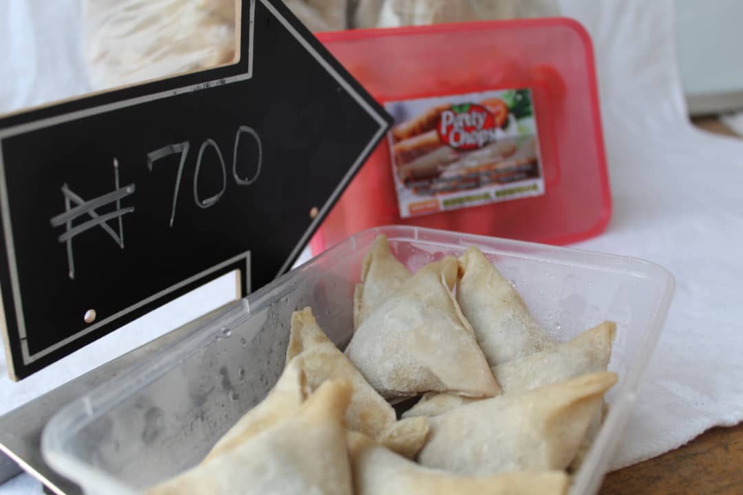 PartyChopsAbuja's tweet photo. How to Prepare Frozen #Samosa and #Springrolls: 
1. Thaw at room temperature.
2. Heat the vegetable oil enough to deep fry.
3. Fry for 7 - 10 minutes or till golden and crisp. 
4. Drain any excess oil on a paper towel.

Call 08121394442 and order your frozen #smallchops in #Abuja https://t.co/IWO6tKaXLn