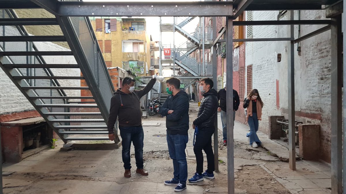 kevinlioiok's tweet photo. Recorrimos el barrio Carlos Gardel, dónde colaboramos con alimentos y barbijos para los vecinos y vecinas que están pasando por una situación difícil.
Nos contaron sobre las necesidades del barrio y nos comprometimos a trabajar para juntos salir adelante. https://t.co/hymARqoacE