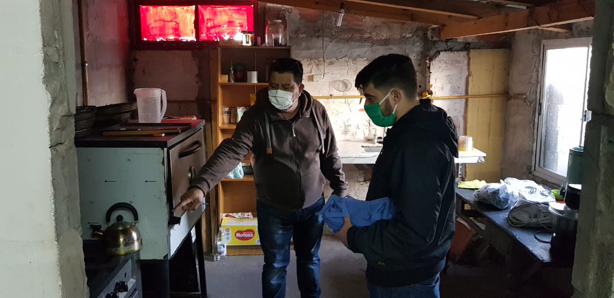 kevinlioiok's tweet photo. Recorrimos el barrio Carlos Gardel, dónde colaboramos con alimentos y barbijos para los vecinos y vecinas que están pasando por una situación difícil.
Nos contaron sobre las necesidades del barrio y nos comprometimos a trabajar para juntos salir adelante. https://t.co/hymARqoacE