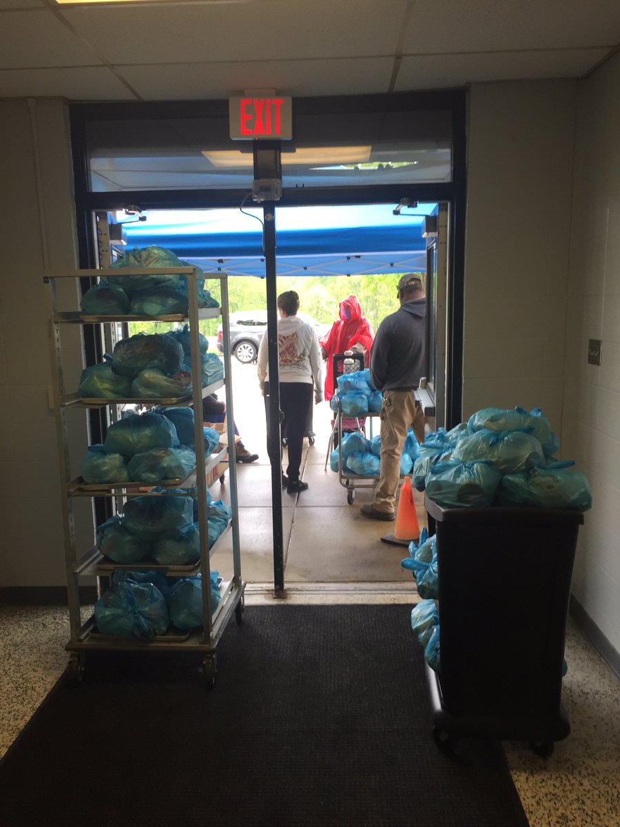 drsefrit's tweet photo. Still faithfully serving our families! #SCSDrocks @StChasCitySch @SCK12Chartwells https://t.co/OUrcQWrepI