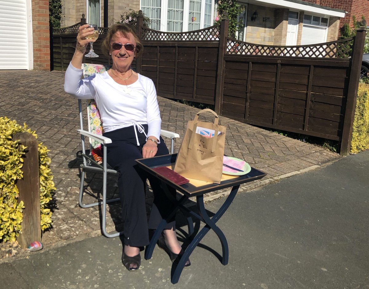 thestrayferret's tweet photo. Oatlands Community Group delivered afternoon tea to elderly Harrogate residents and many people decked their streets out in red, white and blue for #VEDay75 
https://t.co/pt2lhWixaT https://t.co/RvV33oPTYW