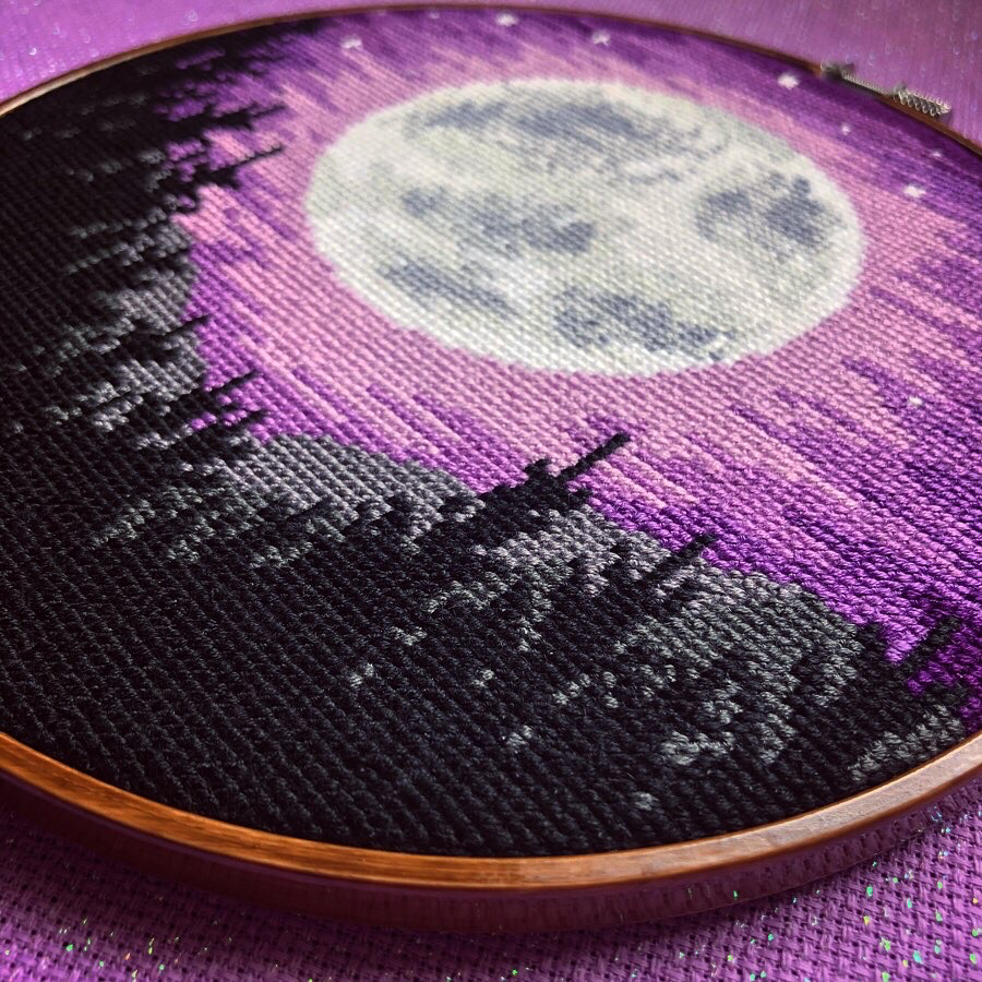 Cosmic_Stitch's tweet photo. Finished this full coverage piece designed by StitchesLoversShop on Etsy! I really love staining hoops for my pieces, they help bring the design to life 😍 https://t.co/tlNKEdv9Kh