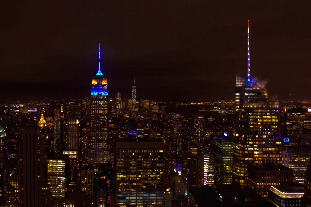 EUatUN's tweet photo. On May 9th, the @EmpireStateBldg tower will be lit in blue &amp; yellow to celebrate the 🇪🇺European Union, its people, values &amp; culture.

This year our #EuropeDay colours send a message of 💙support &amp; solidarity💛 to the first responders who make our lives possible in this great city https://t.co/rHptSqekSq