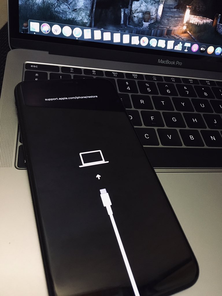 m_amr98's tweet image. My iphone stuck with boot loop so I connected to itunes to reset it ,after trying many things including force restarting, but got 4013 error and the phone stuck with recovery mode any idea ? 😊 @AppleSupport #apple_support #apple_tech_support #apple #iphone #iphone_xs_max
