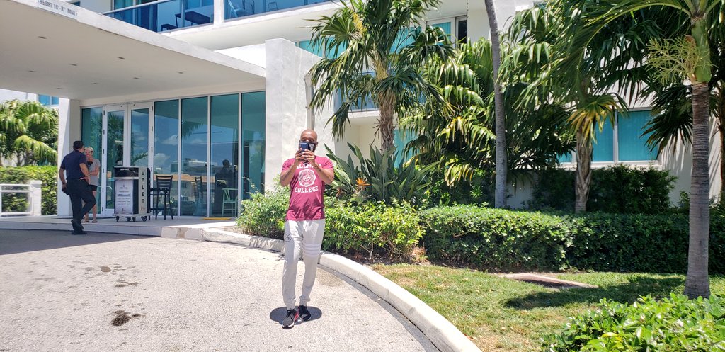 OMARSHINEZ's tweet photo. Yo @AFlyGuy, happy bornday my brother. Here's to another great year around the sun! #aflyguy #shinezphotography #homies #dj #photographer #miami #newyork #losangeles https://t.co/yPKPsB0OPK