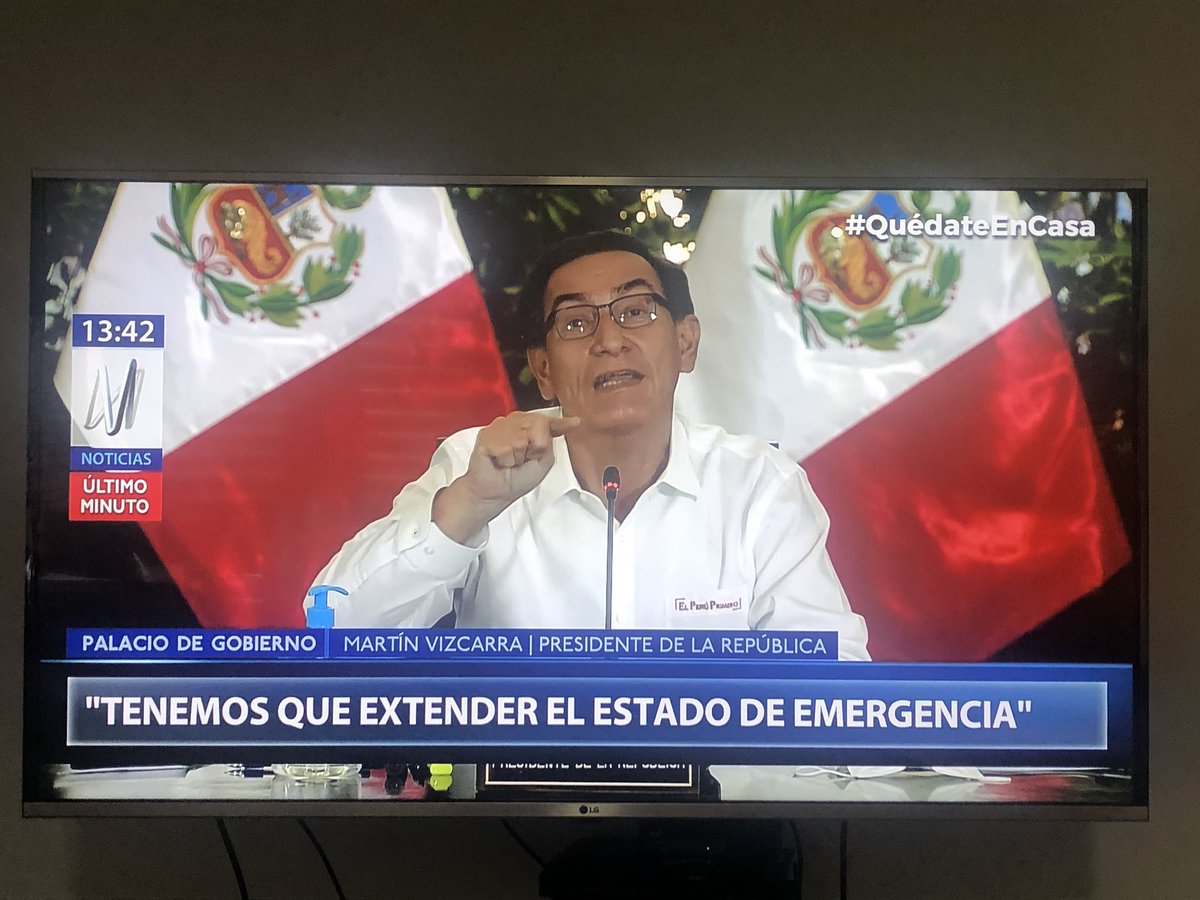 AstuvilcaJR's tweet photo. @MartinVizcarraC: “Se extiende dos semanas más el Estado de Emergencia”. Se basa en la disminución del ritmo de reproducción (Ro) pero que aún no es suficiente. https://t.co/RarCKBDgJm