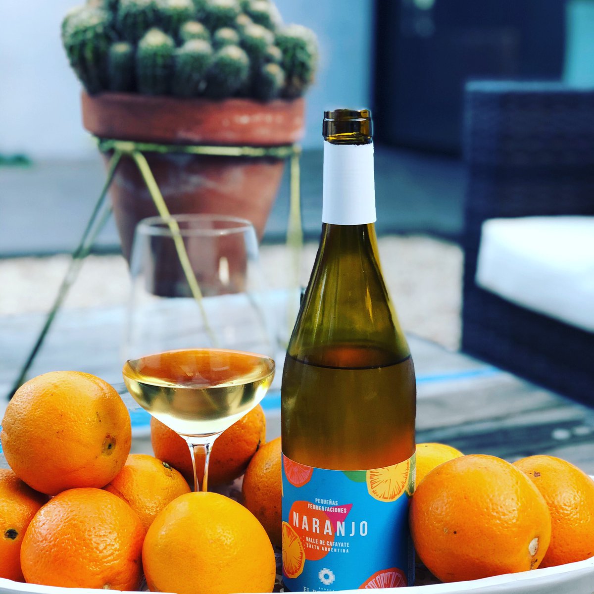 Ya llegó a España “el Naranjo” de <a href="/porvenirwines/">Bodega El Porvenir</a>, un brisado fuera de serie de co-fermentación de Torrontés y Moscatel Rosado y contacto con pieles en huevos de cemento durante seis meses. Buen fin de semana y a imaginaros esta delicia de edición limitada!