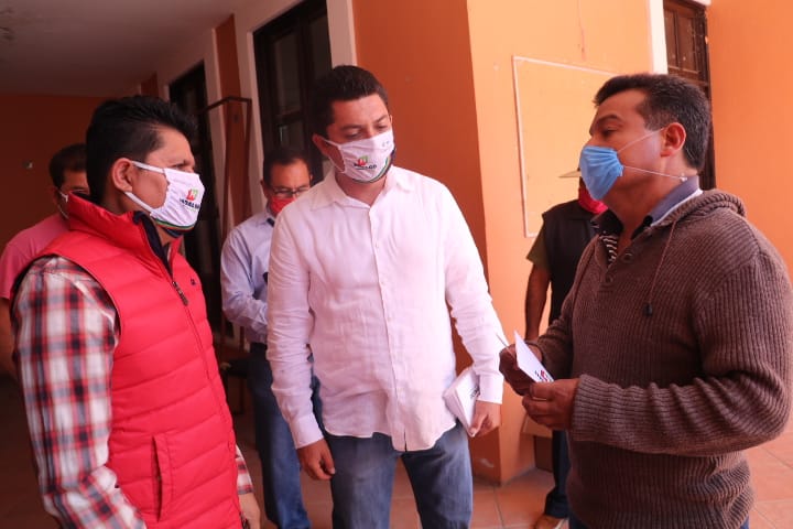 Neltiliz_tli's tweet photo. ¡Con el apoyo del Gobernador @OmarFayad, el trabajo en #ElCampoNoPara!
En #Zempoala, entregamos cheques del Seguro Agrícola Catastrófico 2019, con un monto de 475 mil 795 pesos, benefiando a 211 #Campesinos y sus familias. #ElCampoNoSeDetiene #COVID19 https://t.co/9XaZZvpHdg