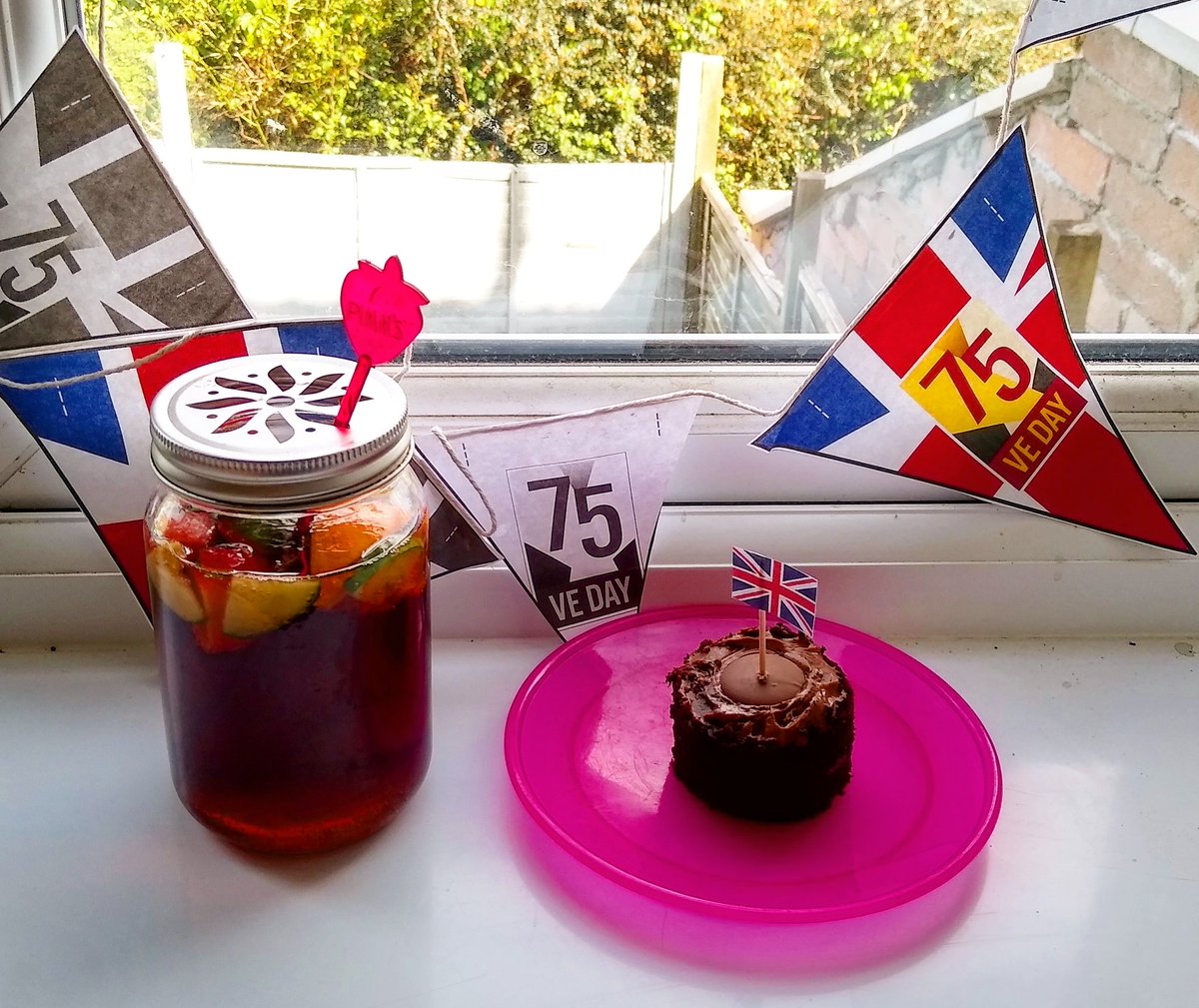 HPatts10's tweet image. Happy #VEDay - we put out bunting, did the two-minute silence, enjoyed food and #SlimmingWorld Pimm's and had a bit of an education thanks to this afternoon's BBC documentary. Certainly puts lockdown into perspective. Now to introduce the children to The King's Speech.  #VEDay75