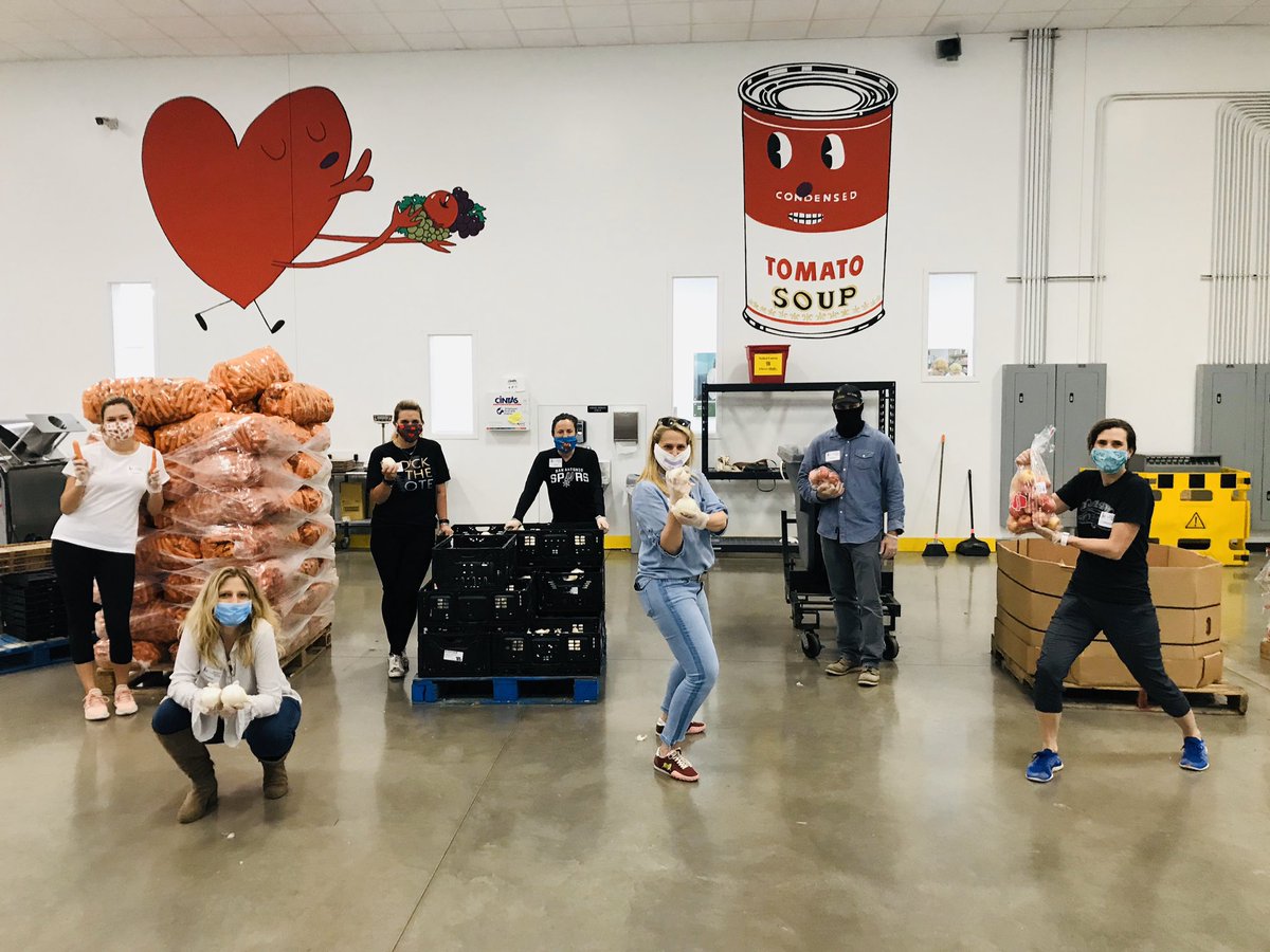 utsarver's tweet photo. Loved serving alongside my @TexasLyceum family at the @CTXFoodBank today! Packaged more than 6,000 pounds of fresh produce that’s headed toward Waco for Saturday’s mobile pantry! #TexansServingTexans  #GiveTogetherNow https://t.co/tQfWTS2Vjp