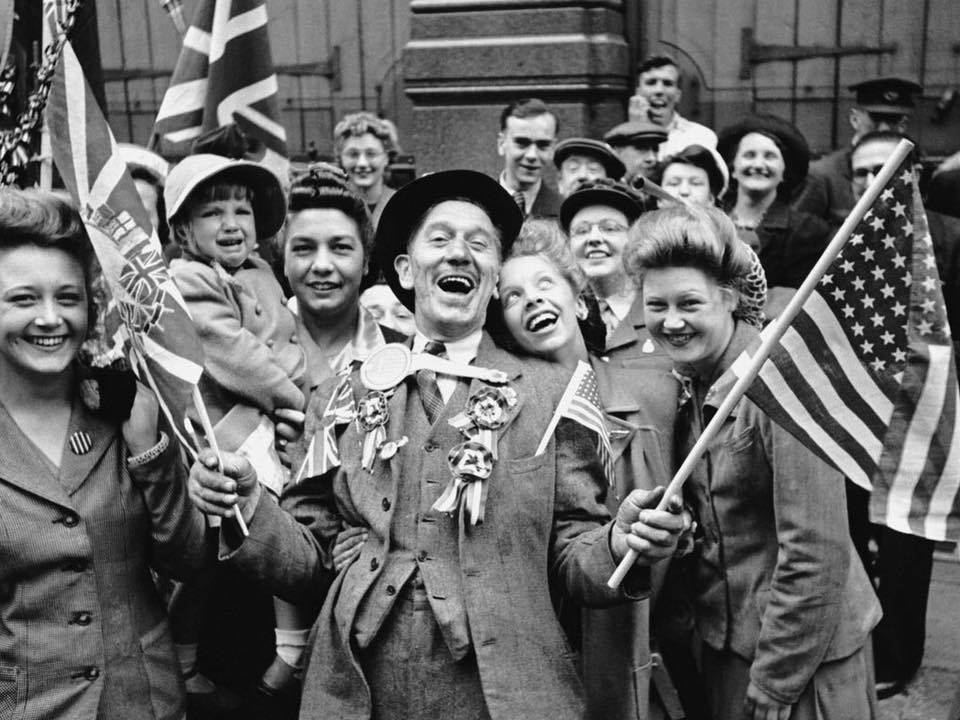 AlexJive's tweet photo. The @JiveAces are going live for JiveStream Ep. 53 V.E Day special in 3 mins! An hour of swingin’ music and quality banter on Facebook, YouTube & Twitch!
https://t.co/gTRuRg117Z
https://t.co/D1sWRrCzNm
https://t.co/bahi0TG9Uu
.
#JiveStream #TheShowMustGoOn #VEDay75 #VEDay https://t.co/ULUykzzw36