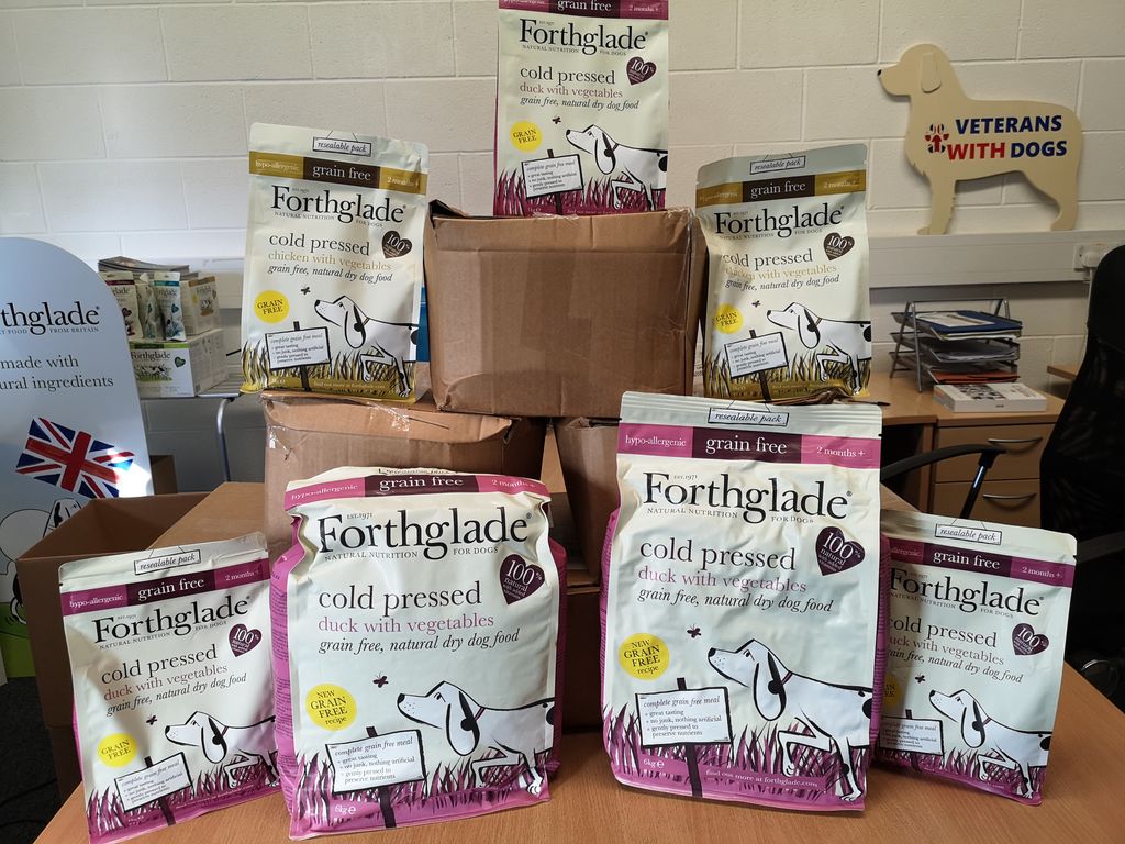 veteranswdogs's tweet image. Dog food supplies ready to go out to our Veterans. Thank you #Forthglade