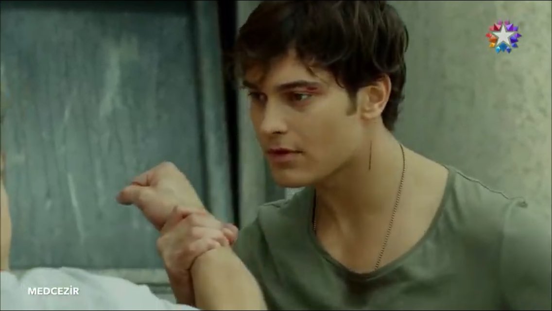 RosanaM64914727's tweet photo. Wow #CagatayUlusoy #SerenaySarikaya #Medcezir #medcezirisback #medfriday https://t.co/q6JbFJUTng