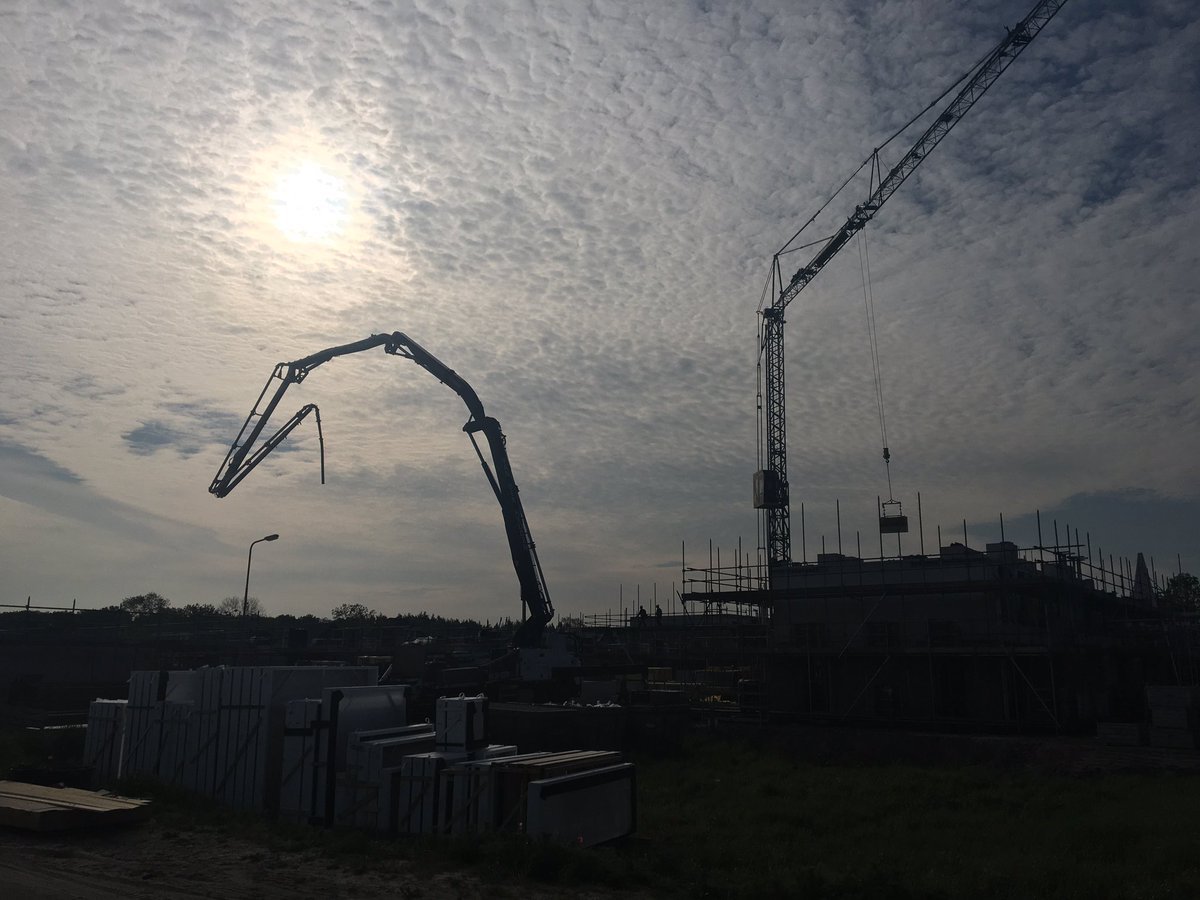 <a href="/BouwmijJanssen/">Bouwmij Janssen</a> Cluster 4 deze week weer flink opgeschoten. 1ste 6 woningen de toppen gelijmd, metselwerk volop bezig, 1ste breedplaat vloeren gestort en de volgende fase funderingen uitgegraven. Komende week kan de vlag in de toppen. 💪