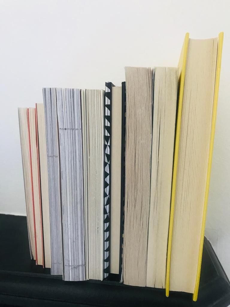 HonestCommsUK's tweet photo. The @bigbookweekend starts today! 📚
It's brings together the best of the British book festivals cancelled due to Coronavirus.
Instead of our usual #HonestRecommendation, we're turning tables &amp; asking you to recommend your favourite #book to us!#RecommendedReading #bigbookweekend https://t.co/KtxyZuh7Qn