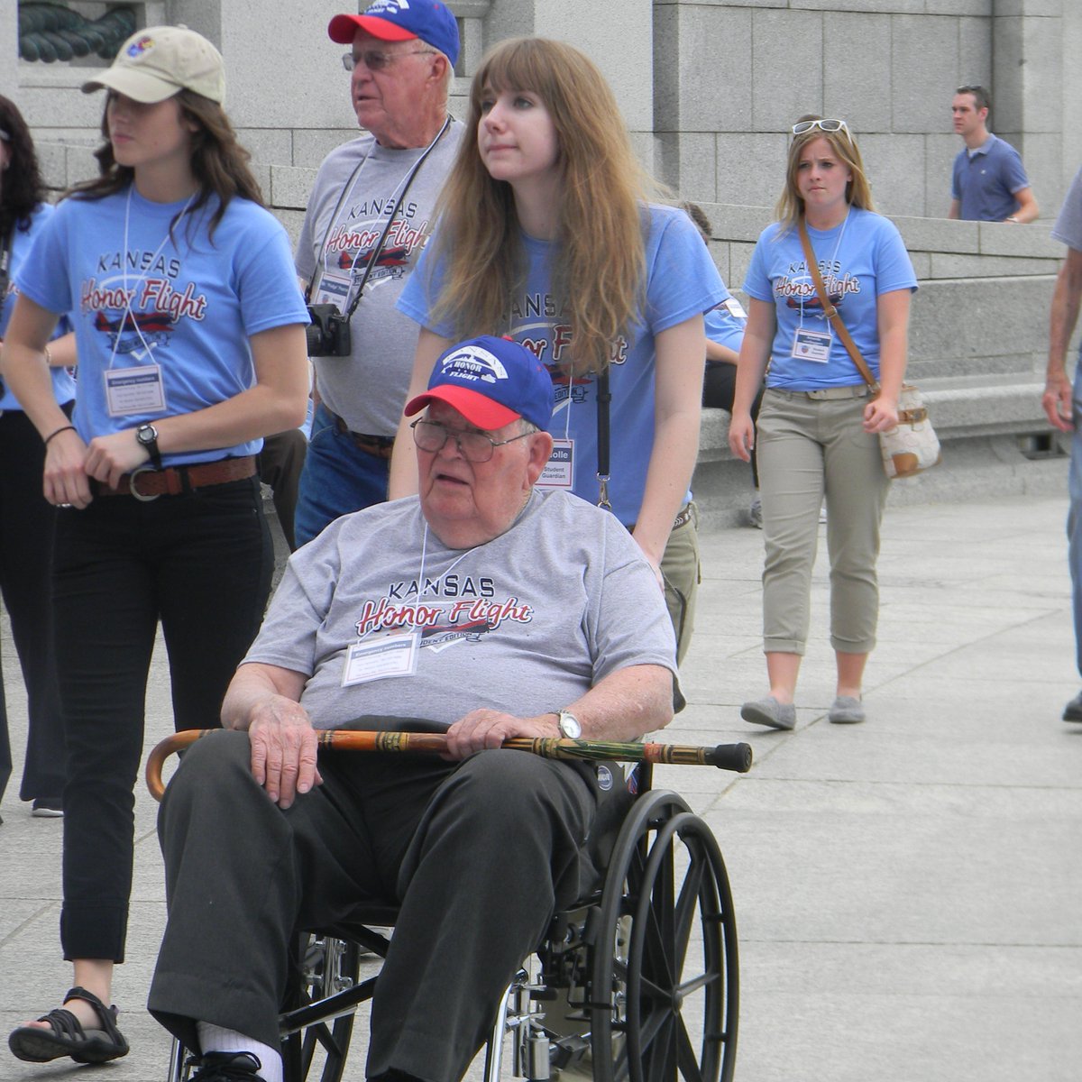 tallgrass_roots's tweet photo. At 19, WWII veteran Oscar Larmer and his unit fought in the Battle of the Bulge to liberate Europe from the clutches of fascism.  We were able to honor his service on our 2014 Honor Flight. On this 75th celebration of VE-Day, we say - THANK YOU HEROES! https://t.co/7HY0kxZpFm