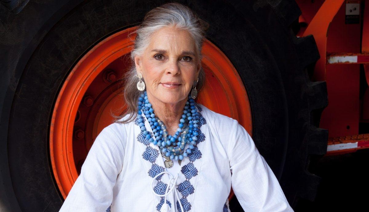 VLemonaid's tweet photo. Well known actress and Santa Fe local Ali Macgraw contributed a beautiful reading of the poem "We Fell Asleep" by Haroon Rashid (@authorharoonrashid). Tune in at 8PM tonight to watch!
#virtuallemonaid #alimacgraw #wefellasleep #haroonrashid https://t.co/7d5T2D8B8f