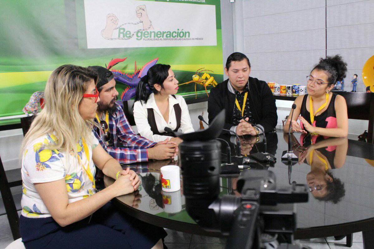 MxRegeneracion's tweet photo. ¡Seguimos al Aire! en TERTULIA DIGITAL, @CamargoClarisa conversa con @annique_ Arredondo, Alfredo Uzeta, Luis Octavio Castillo, y @riaservellon de @HyphenFilm. Por https://t.co/AWZ5g5zLcf, https://t.co/9Ln51AgOw0 y https://t.co/BW9FuH1PxL #RGTV #QuedateEnCasa https://t.co/AUU83q9fmb
