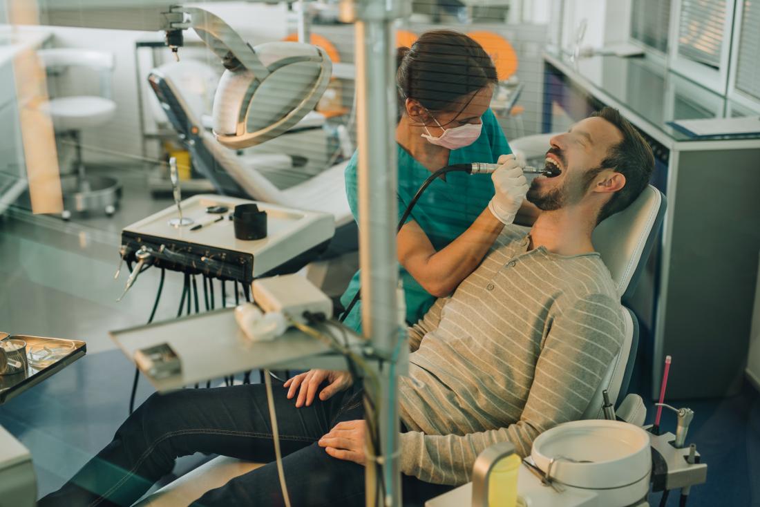 socalfds's tweet photo. When a person has a cavity in their #tooth, a #dentist will probably recommend a #filling. Fillings are safe and effective, but some people might experience discomfort or tooth sensitivity afterward. 🦷🦷
➡️https://t.co/XgZ8Q9n7wP ✨

#teeth #dental  #smile #odontologia https://t.co/tEwBbDEaYX