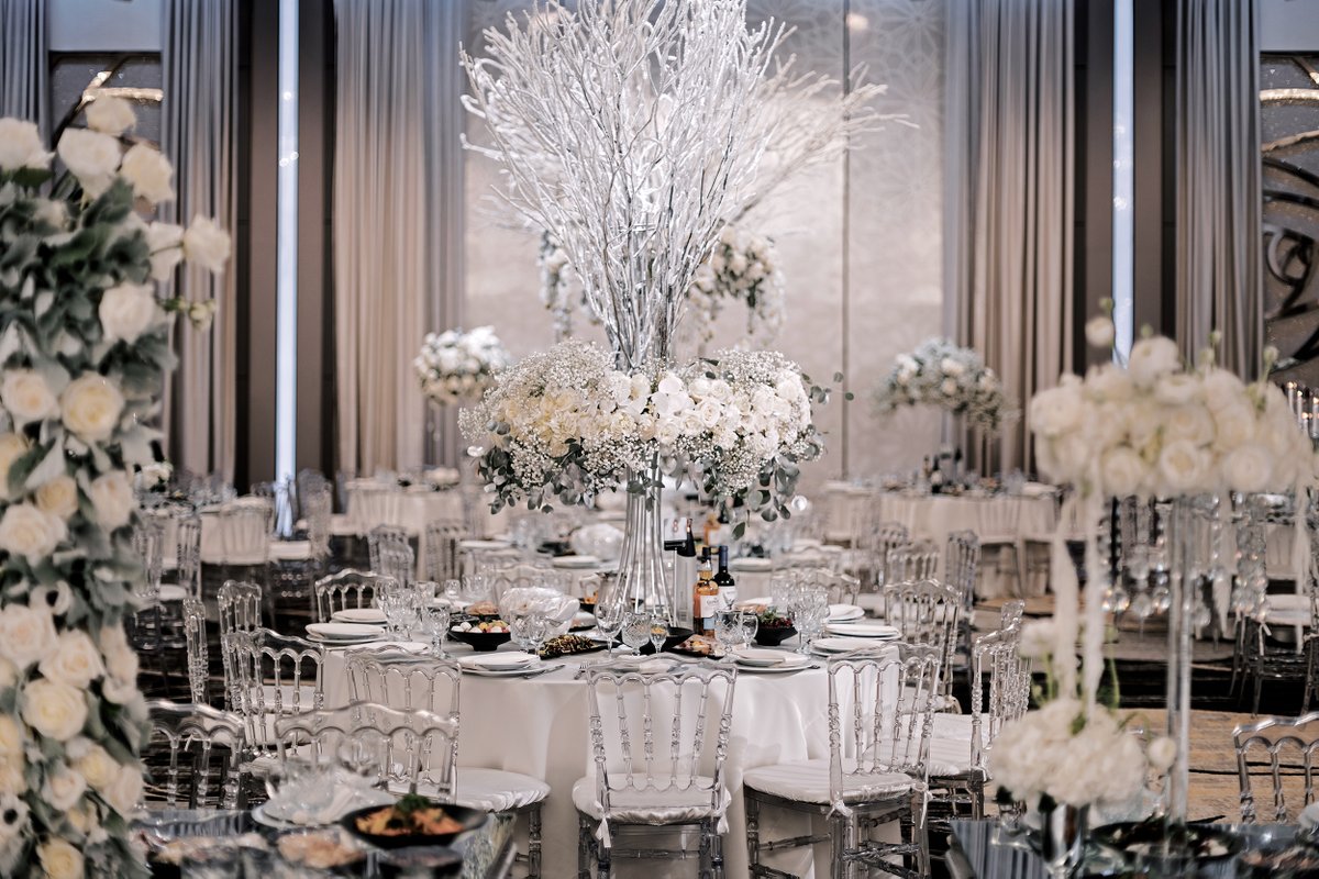 LABanquets's tweet photo. #TheLandmark was transformed into a winter wonderland for this breathtaking #wedding! βοΈ#LABanquets
In collaboration with: @renezadoriphotography on Instagram https://t.co/UipLuue4A5