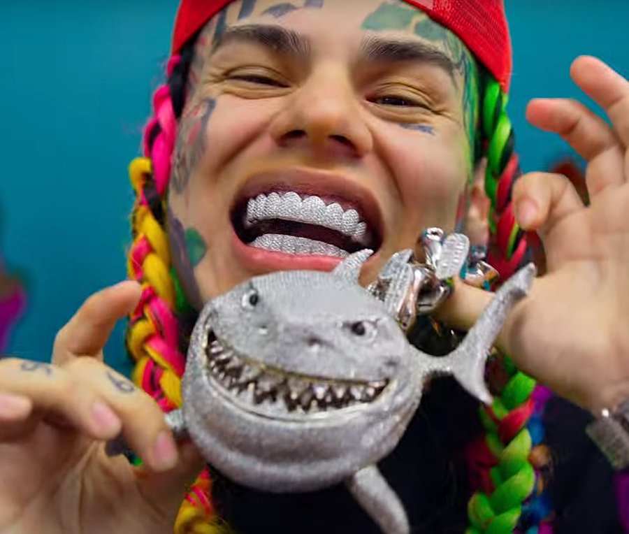 Tekashi 6ix9ine's Massive Shark Chain Is Trending On Twitter, Here's Why -  Urban Islandz