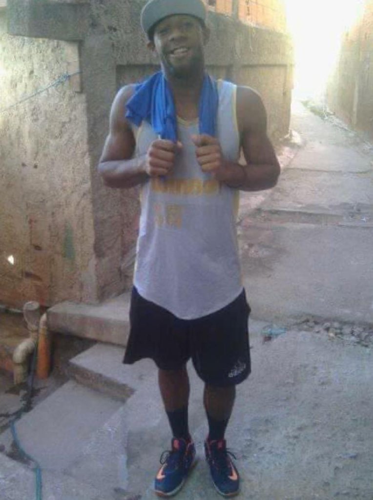 esteninf's tweet photo. Brian Cedeño fue asesinado hoy en la Zona 7 de José Félix Ribas en Petare. Testigos denuncian que funcionarios le dispararon delante de su mamá durante el operativo de hoy. Era basquetbolista y muy querido por sus compañeros #8Mayo https://t.co/DeblXMOQTl
