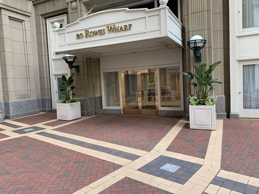 BrickIndustry's tweet photo. #Rowes #Wharf Hotel - #Boston
Bronze Winner: Paving & Landscaping Category
2019 #Brick in #Architecture Awards
Clay was married with local granite and provided color accent for a nautical compass in a heavily traveled central gathering spot for vehicles and people. https://t.co/QJssGDTWFa