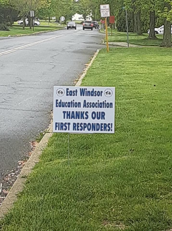 EWEAtweets's tweet photo. Yay! Chris Carpenter and Frances Lavelle put our "Thank you/Miss You" signs all over East Windsor and Hightstown today!
I'm so proud!!!
Thank you to MCEA PRIDE chair Debbie Baer for her support, ideas and connections! Students, we miss you!! https://t.co/jhoqDoGWNR
